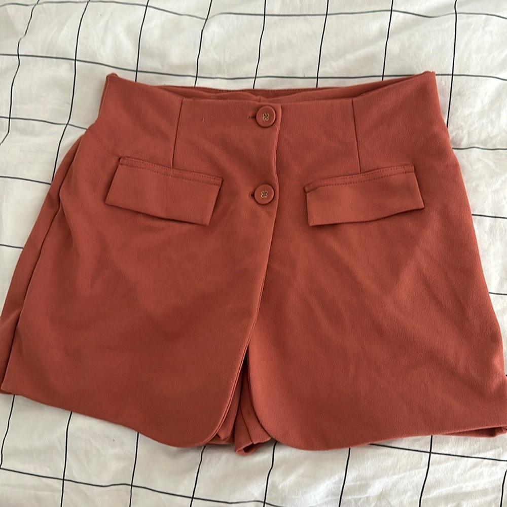 Beautiful skirt-shorts. 🧡🧡